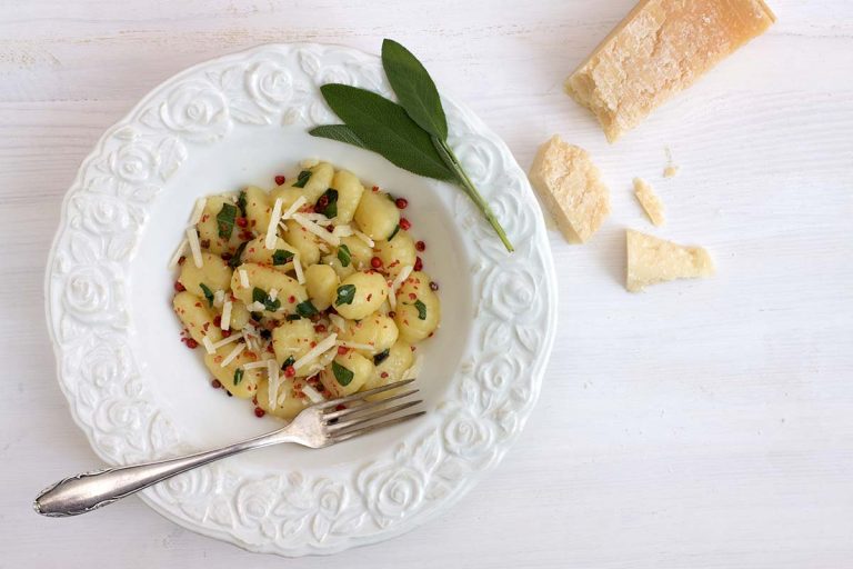 Gnocchi Gluten Free Rustichella d’Abruzzo al Burro, Salvia e Pepe Rosa