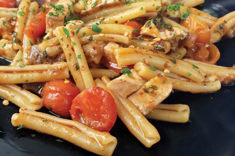 Pasta al ceppo con pollo e pomodorini