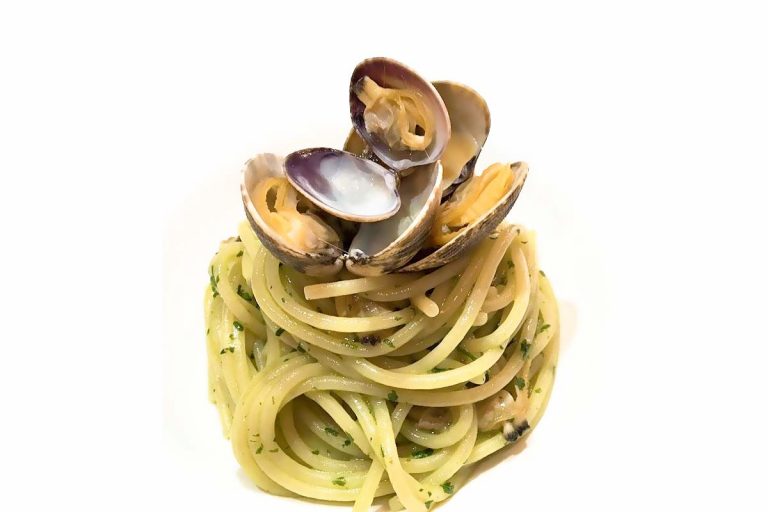 A tavola con gli chef: Spaghettoni PrimoGrano con vongole veraci e pesto di coriandolo