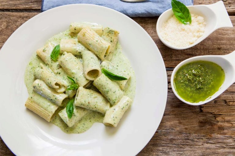 Paccheroni rigati al pesto e gorgonzola