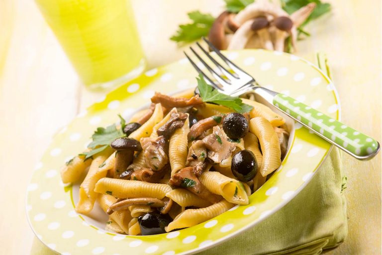 Garganelli all’uovo con funghi pioppini