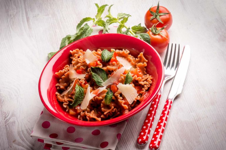 Spelt Pizzichi with Tomatoes and Mint