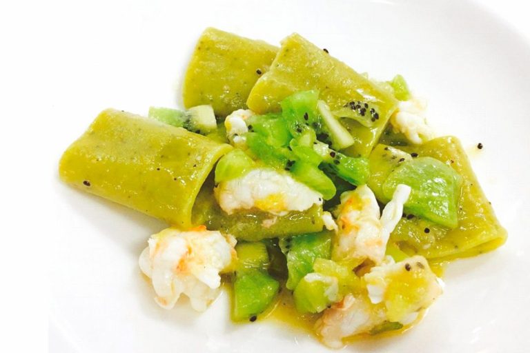 A tavola con gli chef: Paccheri al Kiwi Rustichella d’Abruzzo con scampi, kiwi e limone