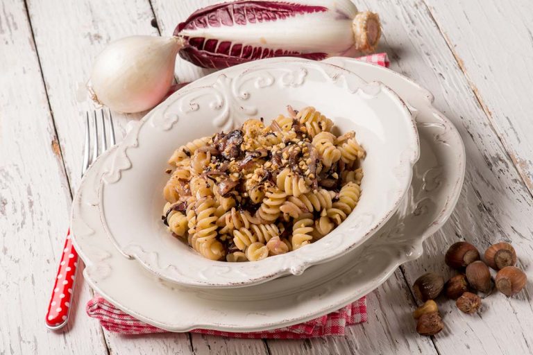 Fusilli con Radicchio e Nocciole