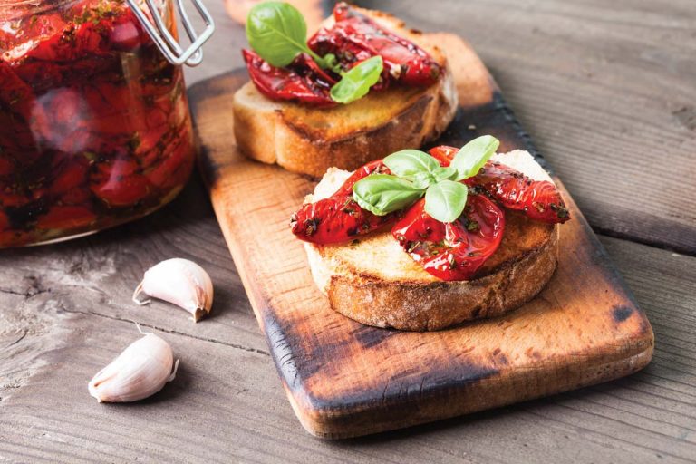 Crostini con pomodori semisecchi