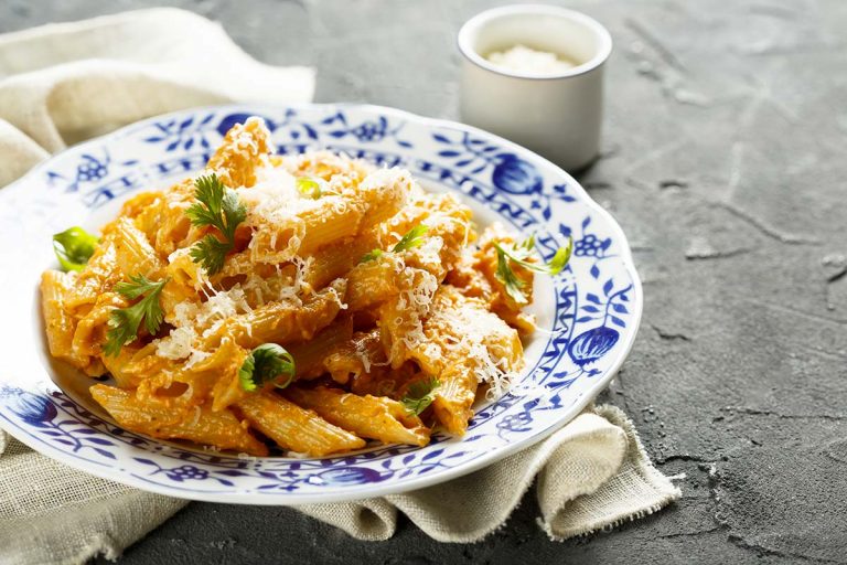 Penne rigate Bio in salsa rosa e prezzemolo