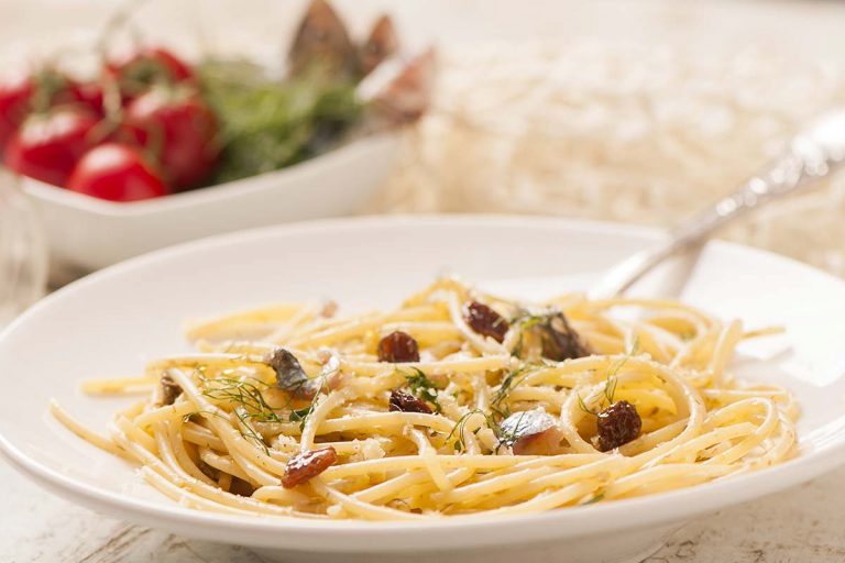 Spaghetti con sarde e finocchietto selvatico