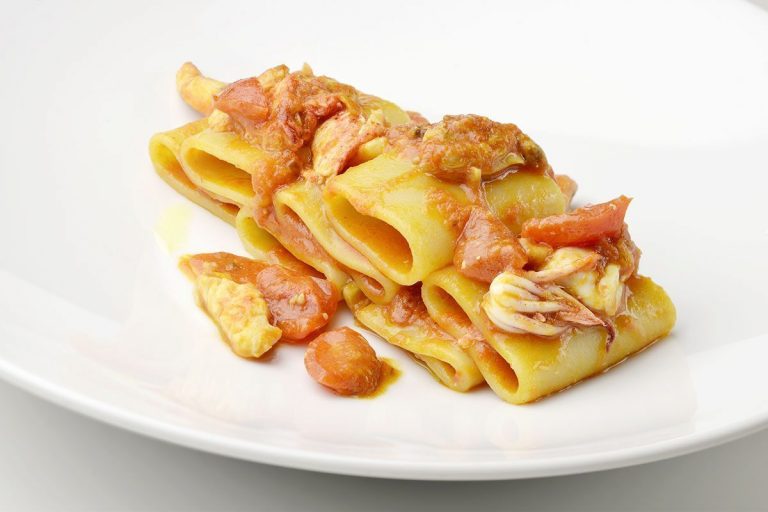 Paccheri al sugo di calamari