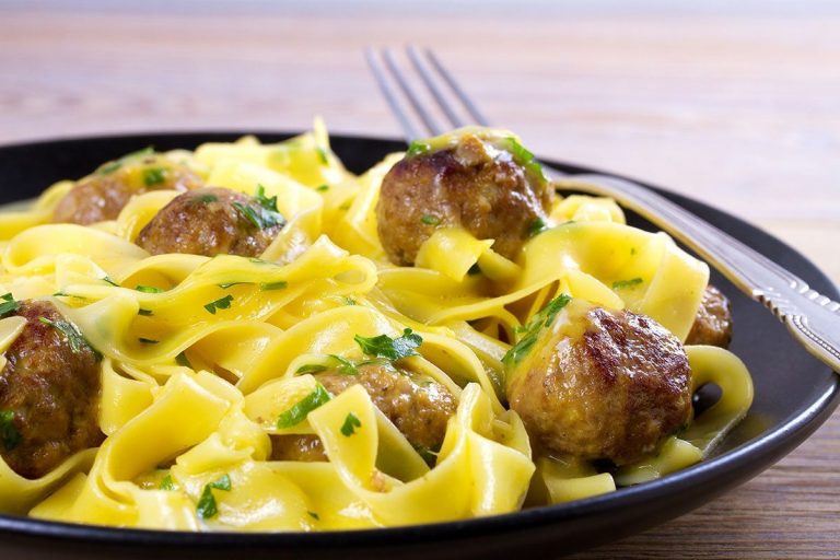 Pappardelle al limone con polpettine di carne