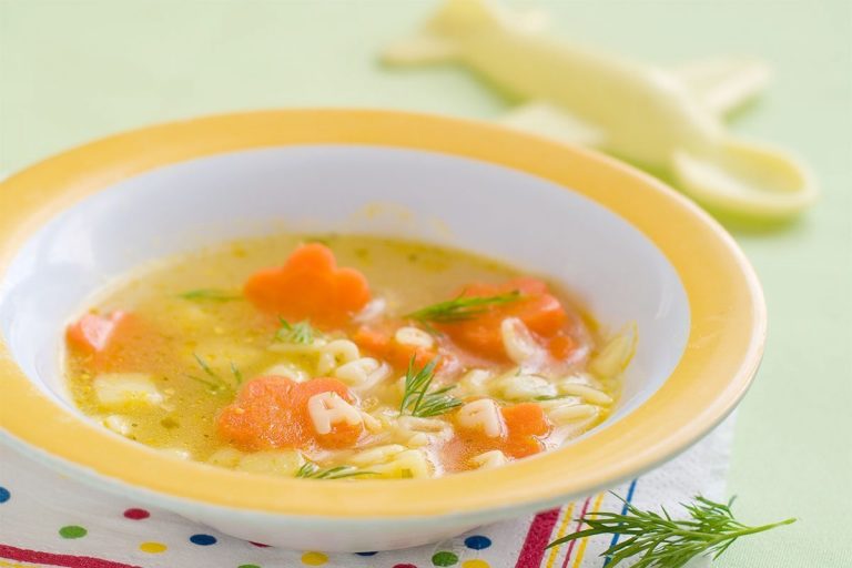 Minestra di Alfabeto con patate e carote