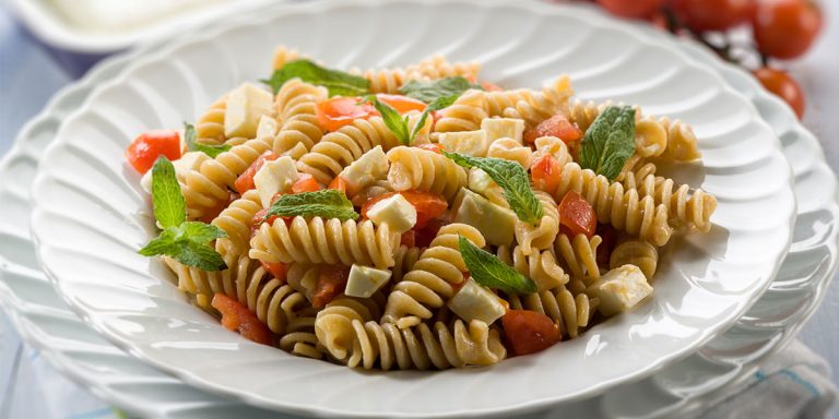 Fusilli integrali con pomodorini e menta