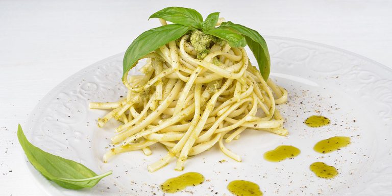 Linguine bio con crema di basilico