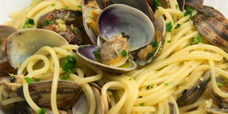 Spaghetti con vongole veraci