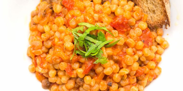 Fregola sarda con pomodoro e basilico