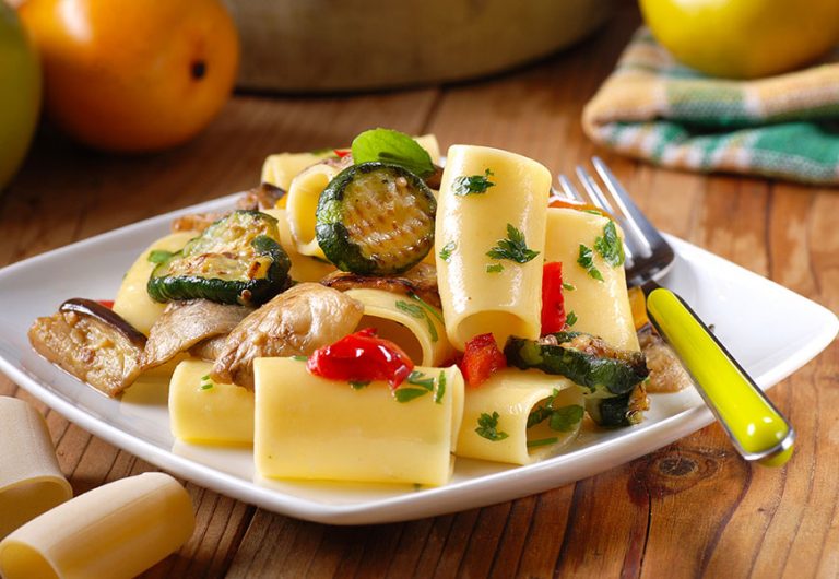 Paccheri con pollo e verdure