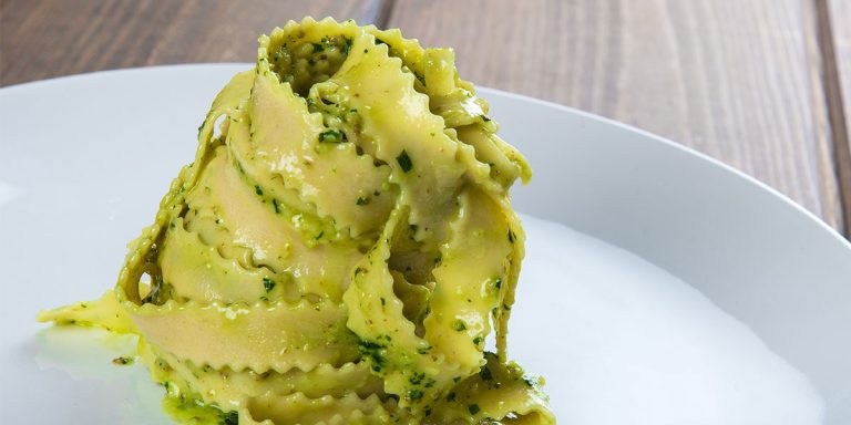 Tagliatelle capricciose con pesto Genovese